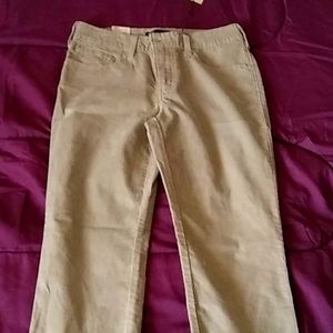 Pans Levi's jeans tan color.